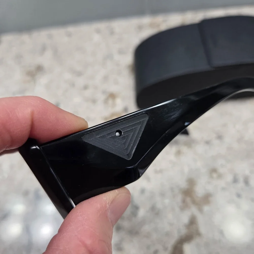 Prada minor flaw